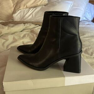 NWOT - BP Loren Boots in box